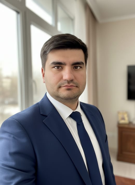 Офис — окно — стоя · крупный план