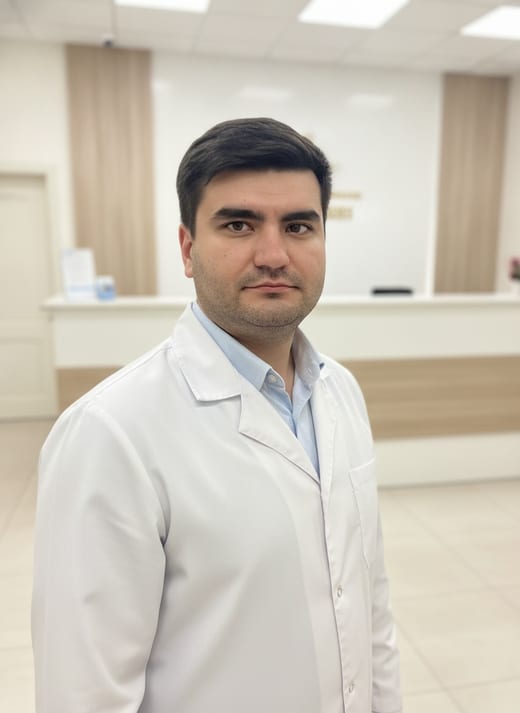 Медицинский центр — приёмная — стоя · крупный план